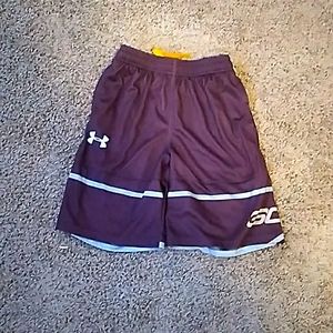 Under Armour shorts, heatgear, youth large, maroon